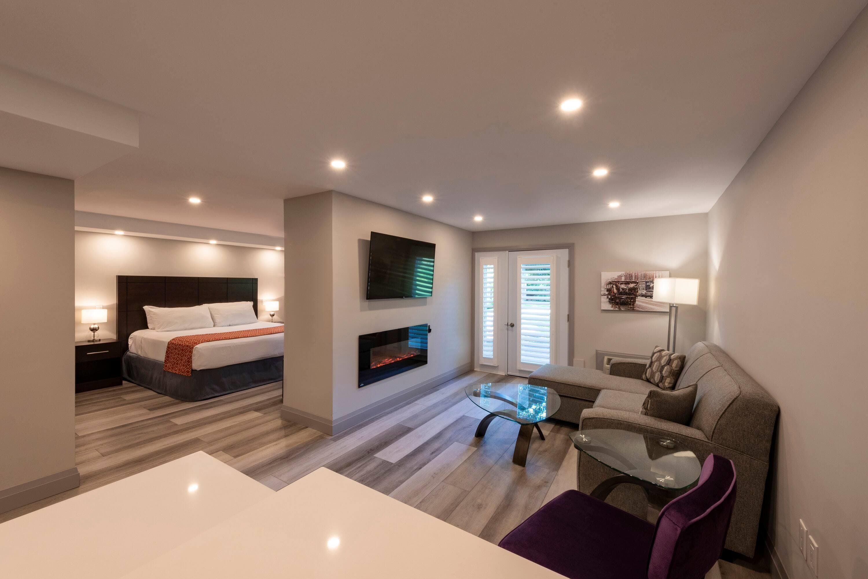 Suite estudio, 1 cama King size, con acceso para personas discapacitadas, para no fumadores | Cortinas blackout, tabla de planchar con plancha y cunas gratuitas 