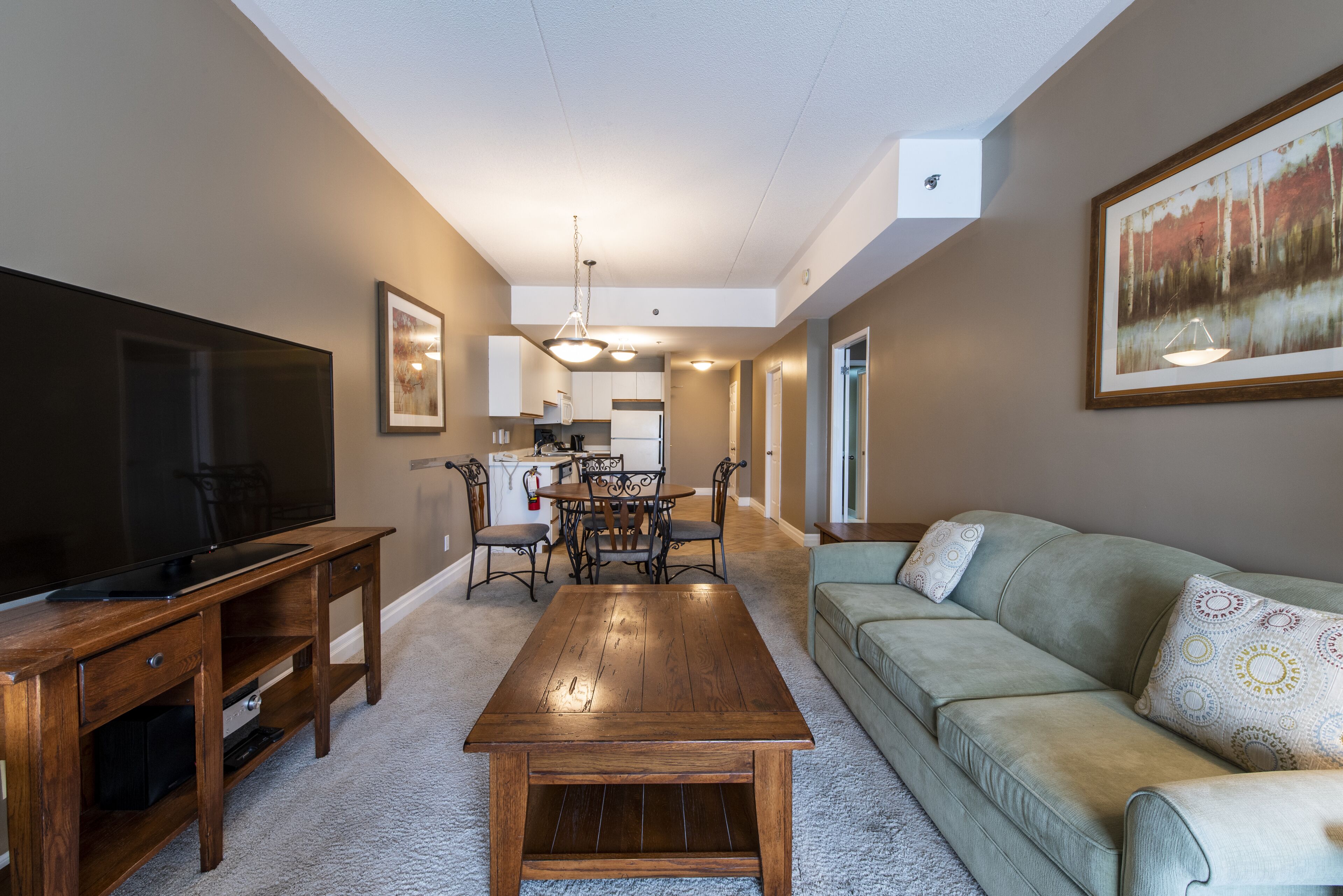 suite, 1 king bed, non smoking (one-bedroom) | living area | tv