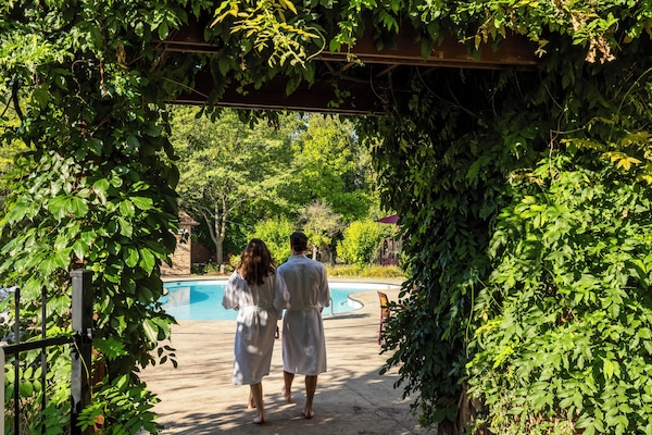 Piscine couverte, piscine extérieure (ouverte en saison)