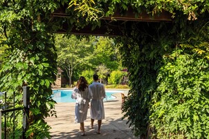 Indoor pool, seasonal outdoor pool, sun loungers
