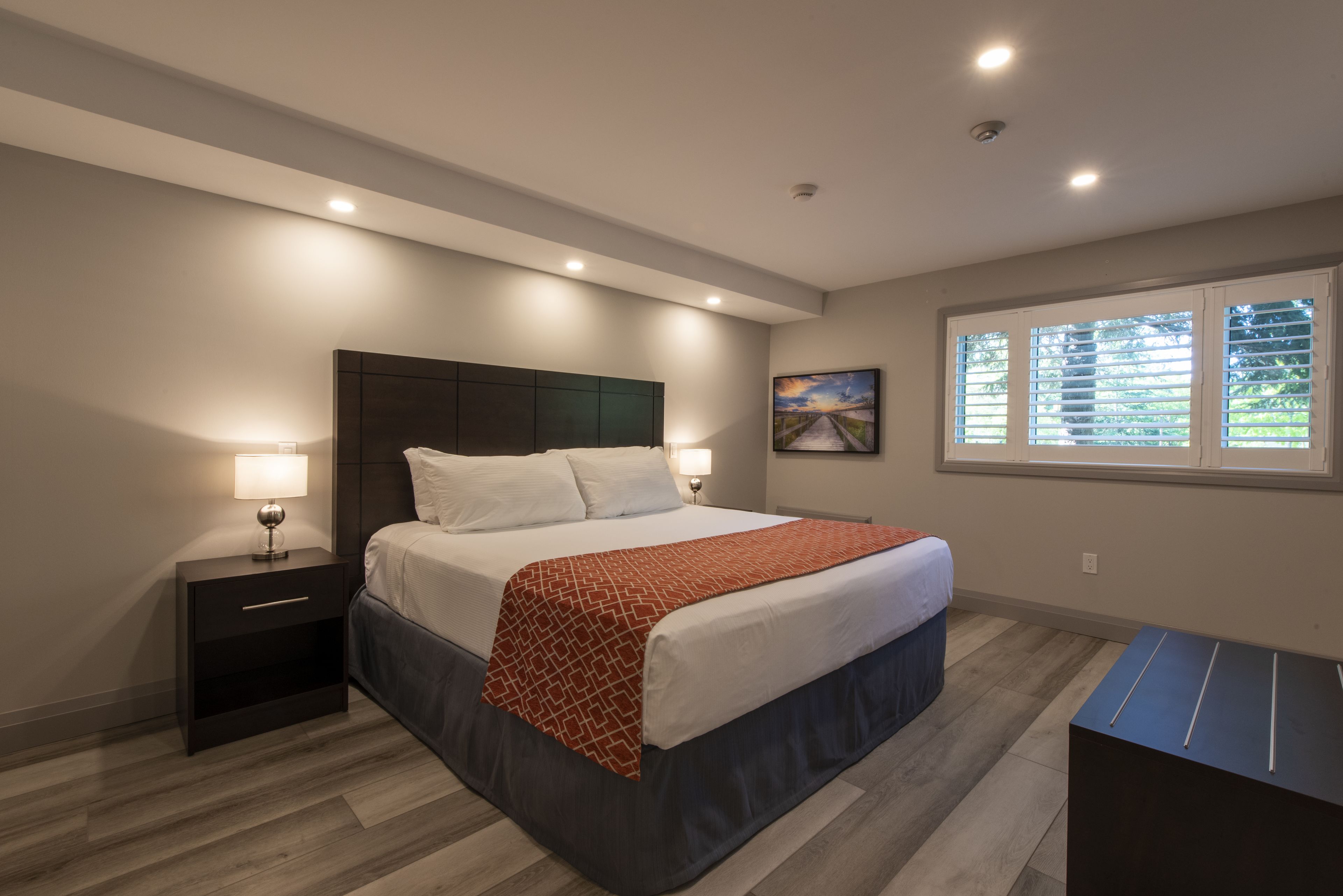 スタジオスイート キングベッド 1 台 バリアフリー 禁煙 | 遮光カーテン、アイロン / アイロン台、ベビーベッド (無料)、可動式ベッド