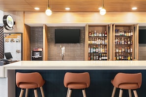 Bar (on property) - Holiday Inn Cheshire - Southington by IHG (Southington)