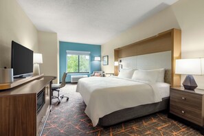 Premium bedding, desk, laptop workspace, iron/ironing board - Holiday Inn Cheshire - Southington by IHG (Southington)