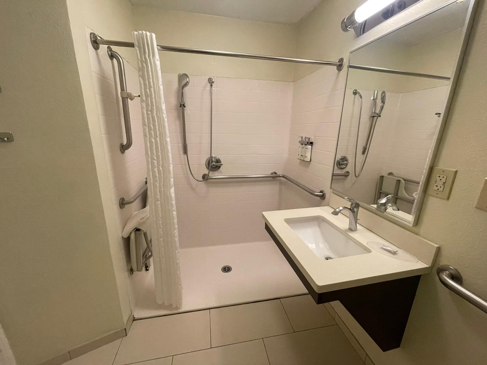 studio suite, 1 queen bed, accessible (mobility, roll-in shower) | bathroom | combined shower/bathtub, free toiletries, hair dryer, towels
