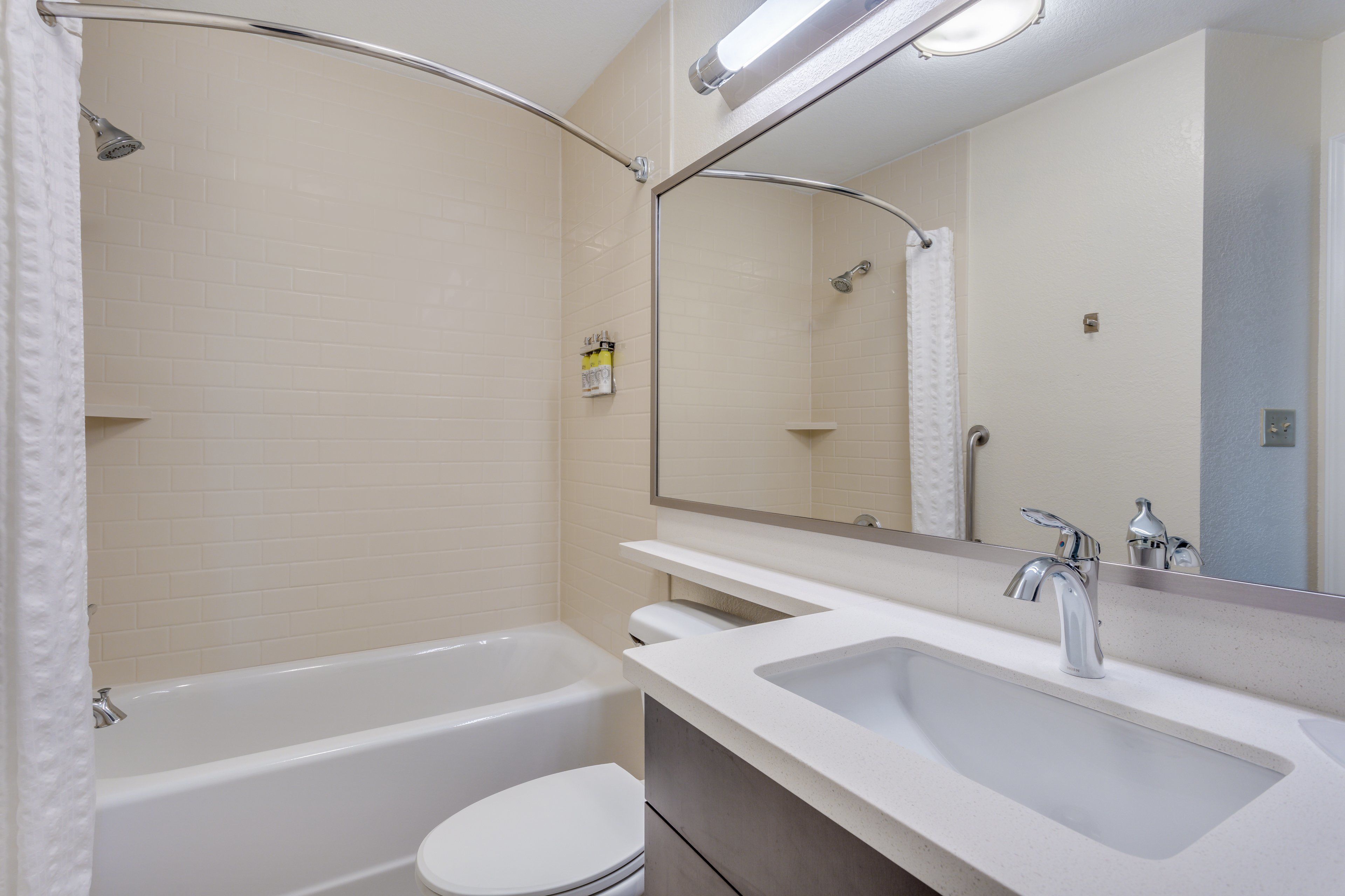combined shower/bathtub, free toiletries, hair dryer, towels