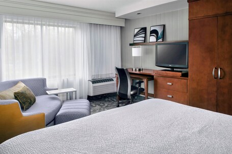 Courtyard by Marriott Paramus - Image 3