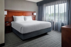 Suite, 1 King Bed with Sofa bed | 1 bedroom, desk, iron/ironing board, free cribs/infant beds