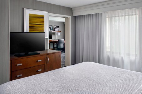 Courtyard by Marriott Paramus - Image 23