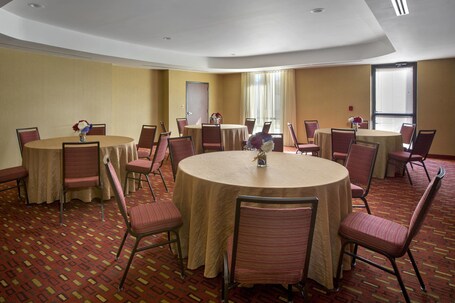 Courtyard by Marriott Paramus - Image 16