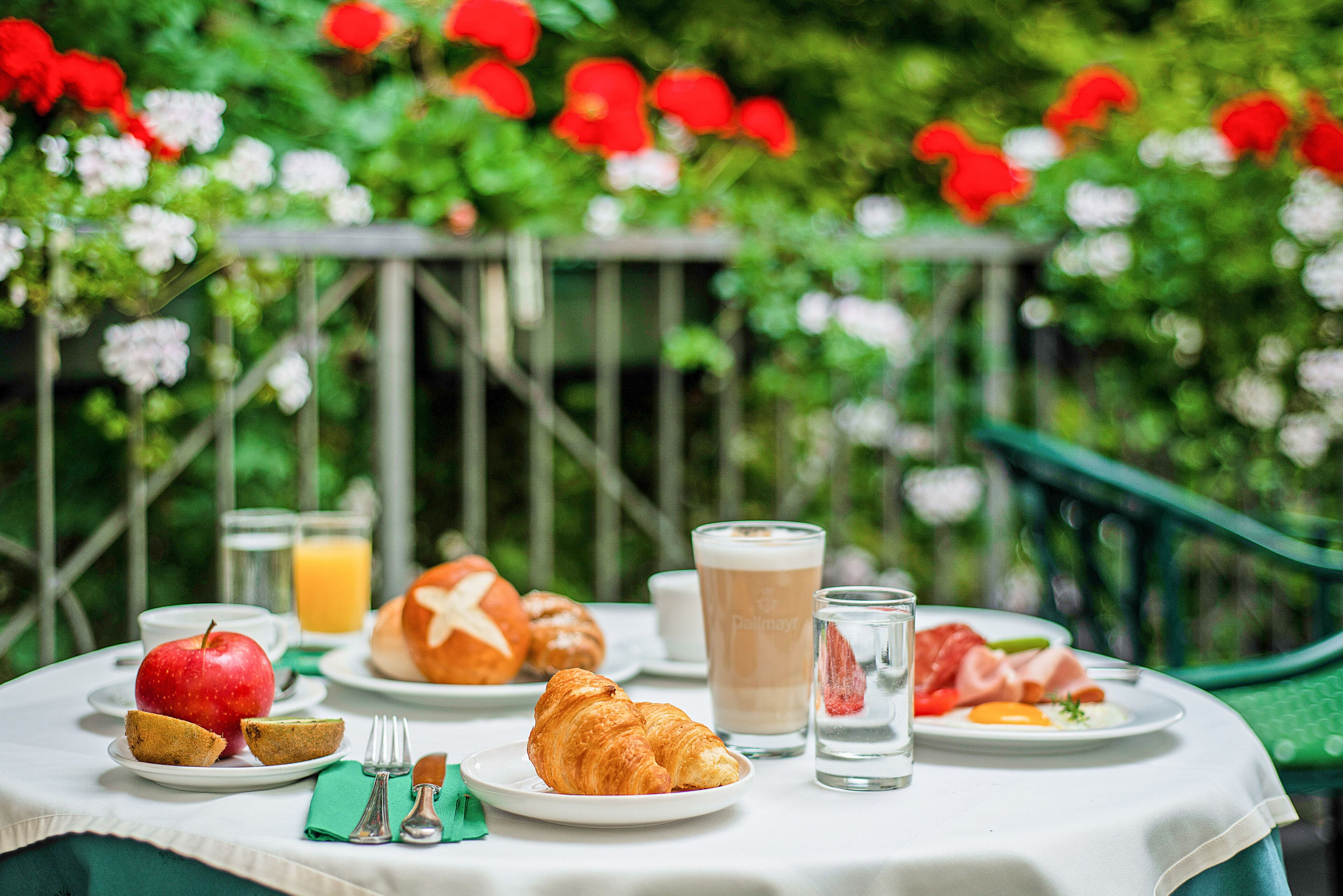 daily buffet breakfast (eur 21 per person)