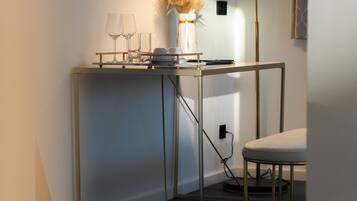 Deluxe-Studiosuite, 1 King-Bett | Wohnbereich