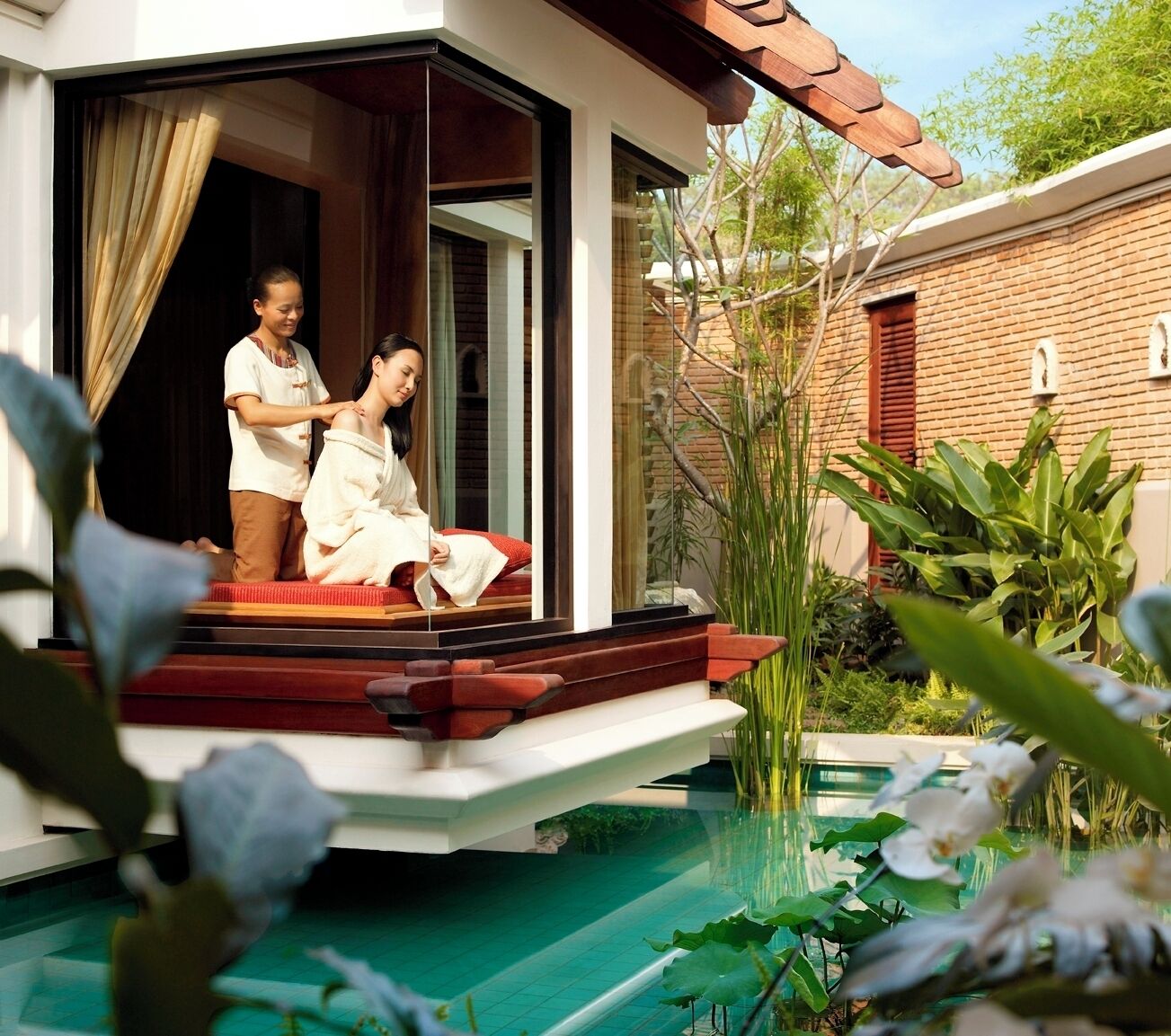 Sauna, hot tub, body treatments, body wraps, body scrubs, facials