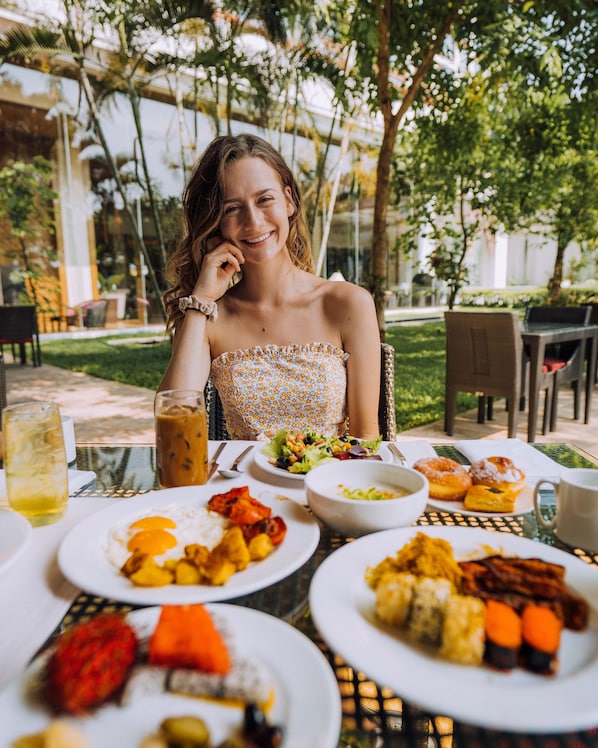 Tägliches Frühstücksbuffet (690 THB pro Person)