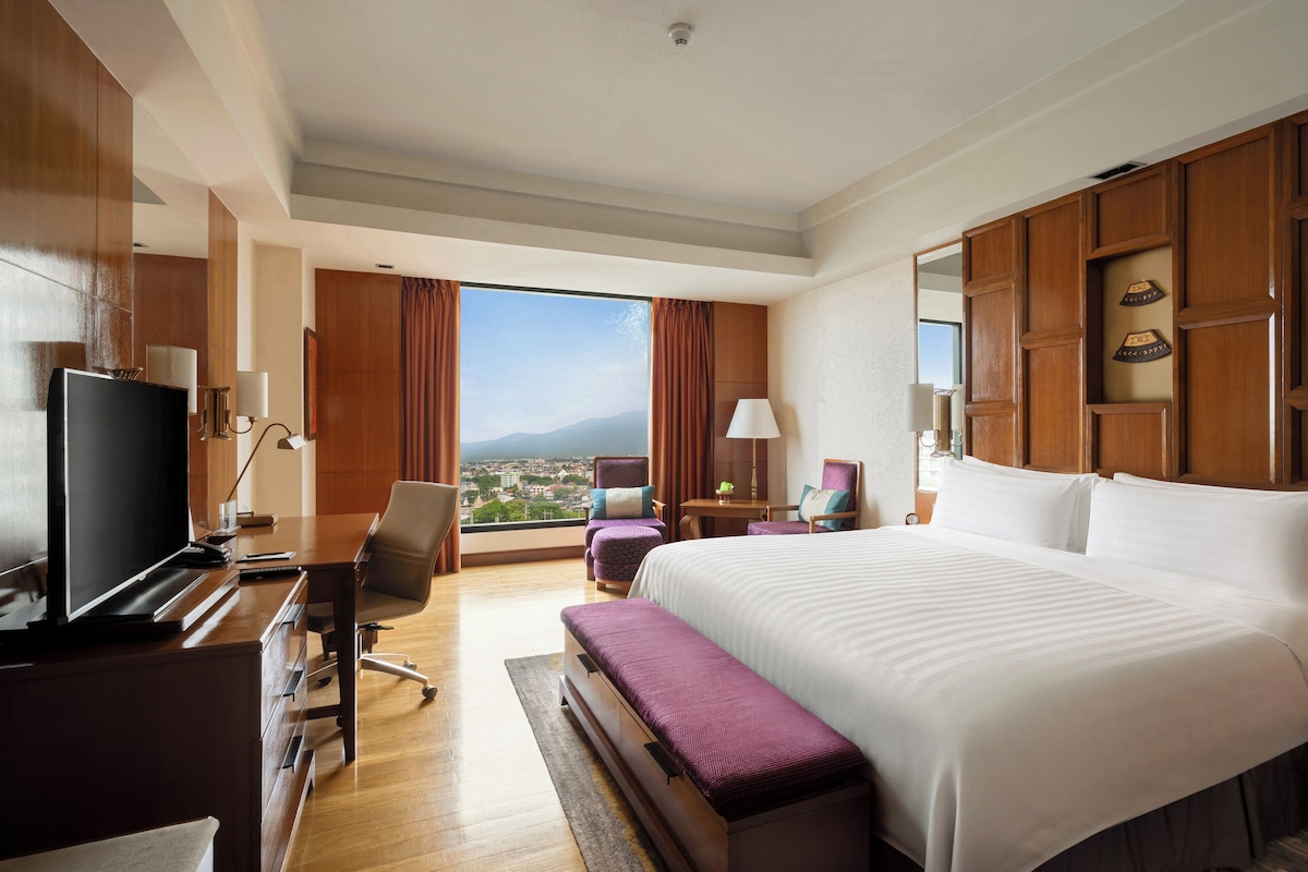 Quarto luxo, 1 cama King | Frigobar, cofres nos quartos, escrivaninha, cortinas blackout