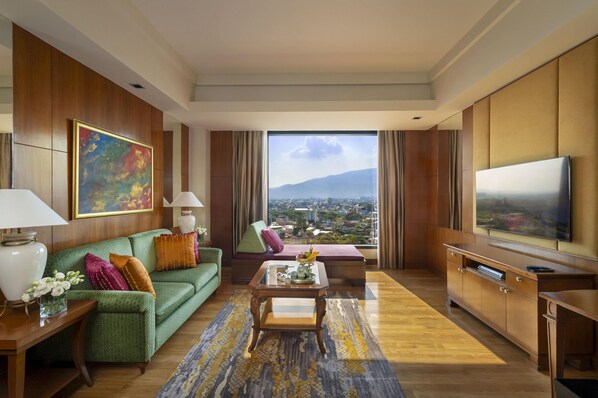 Executive Suite, 1 King Bed | Minibar, in-room safe, desk, blackout drapes - Shangri-La Chiang Mai (Chiang Mai)
