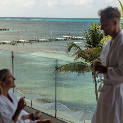 Grand Suite, 1 King Bed, Balcony, Oceanfront | Property amenity