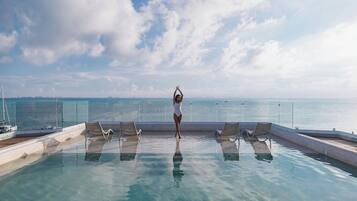 Outdoor pool, pool loungers