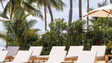 Außenpool, Liegestühle