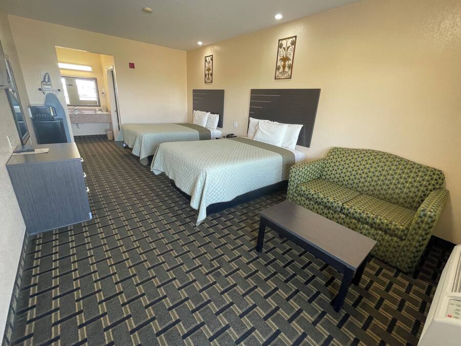 Deluxe Room, 2 Queen Beds, Non Smoking | Iron/ironing board, free WiFi, bed sheets