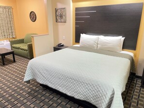 Tabla de planchar con plancha, wifi gratis y ropa de cama 