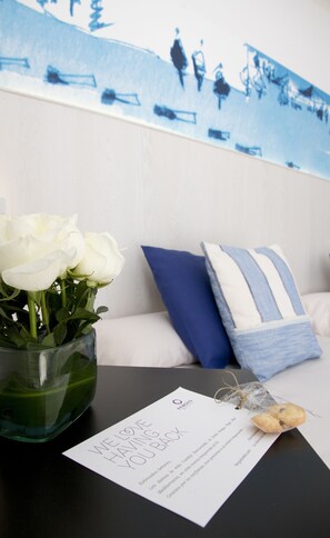 In-room safe, soundproofing, free WiFi, bed sheets