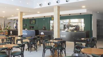 Breakfast, lunch, dinner served; international cuisine