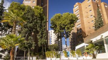 2 outdoor pools, pool umbrellas, pool loungers