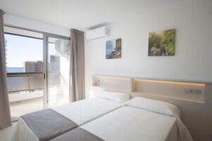 In-room safe, desk, bed sheets