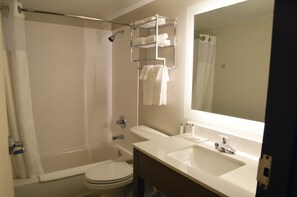 Shower, hydromassage showerhead, free toiletries, hair dryer