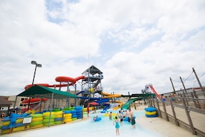 Water park - Fun City Resort Hotel (Burlington)