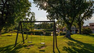 Children’s play area – outdoor