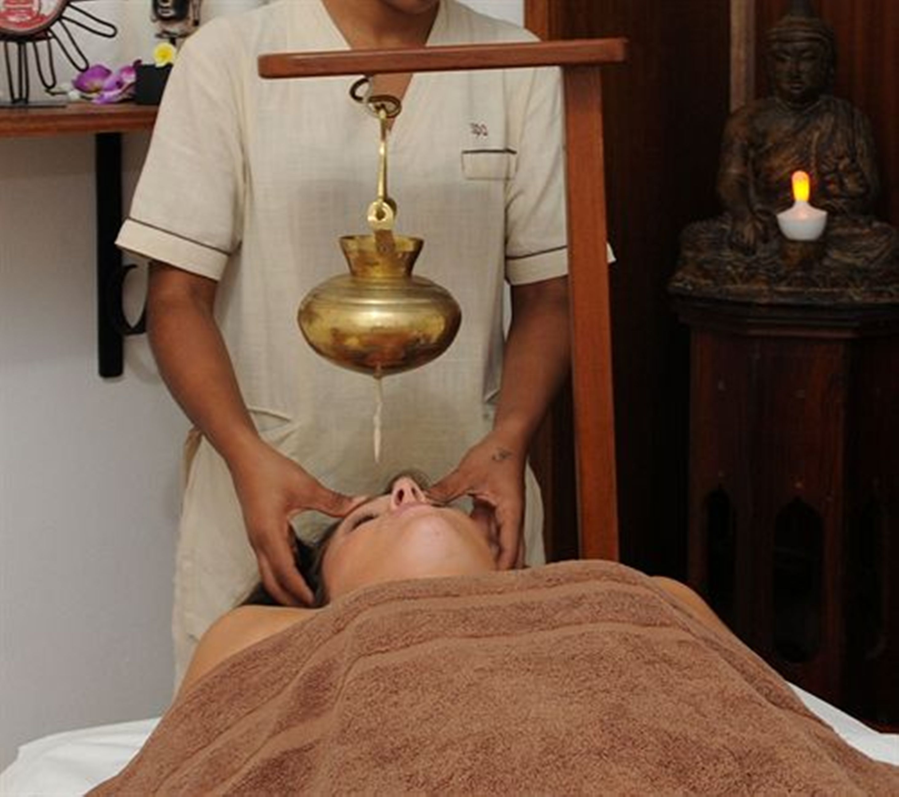 身体护理、芳香疗法、瑞典式按摩、面部护理、脚底按摩、阿育吠陀草药疗法