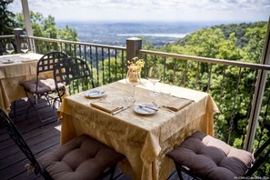 2 restaurants; breakfast, lunch and dinner served  - Hotel Colonne (Varese)