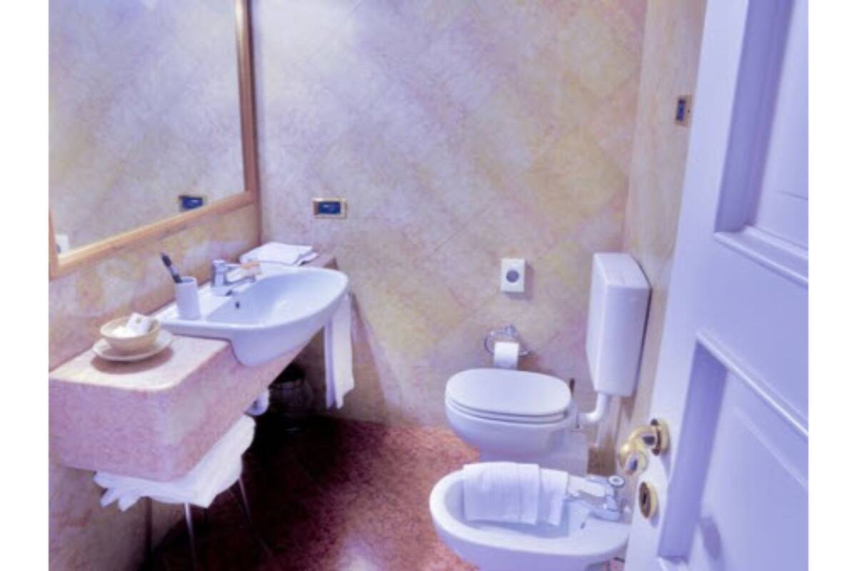 1 bedroom, premium bedding, memory-foam beds, free minibar items