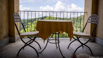 1 bedroom, premium bedding, memory foam beds, free minibar items