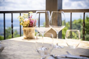 2 restaurants, breakfast, lunch, dinner served; Italian cuisine