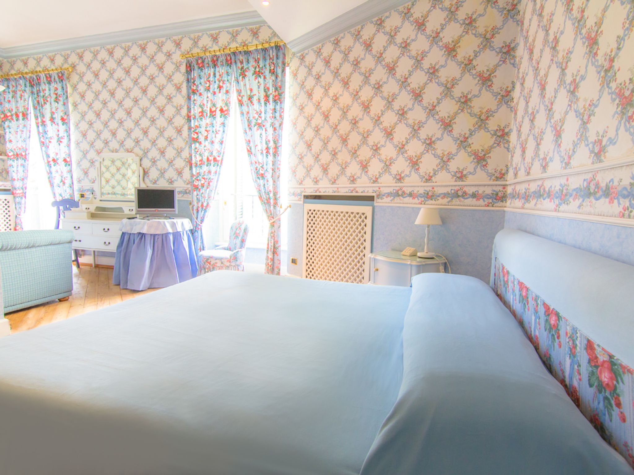 1 bedroom, premium bedding, memory-foam beds, free minibar items