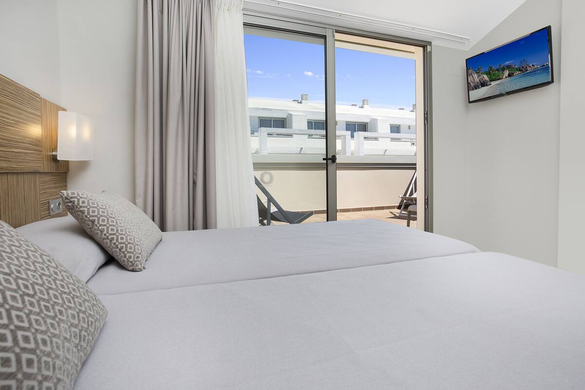 in-room safe, desk, blackout curtains, free wifi