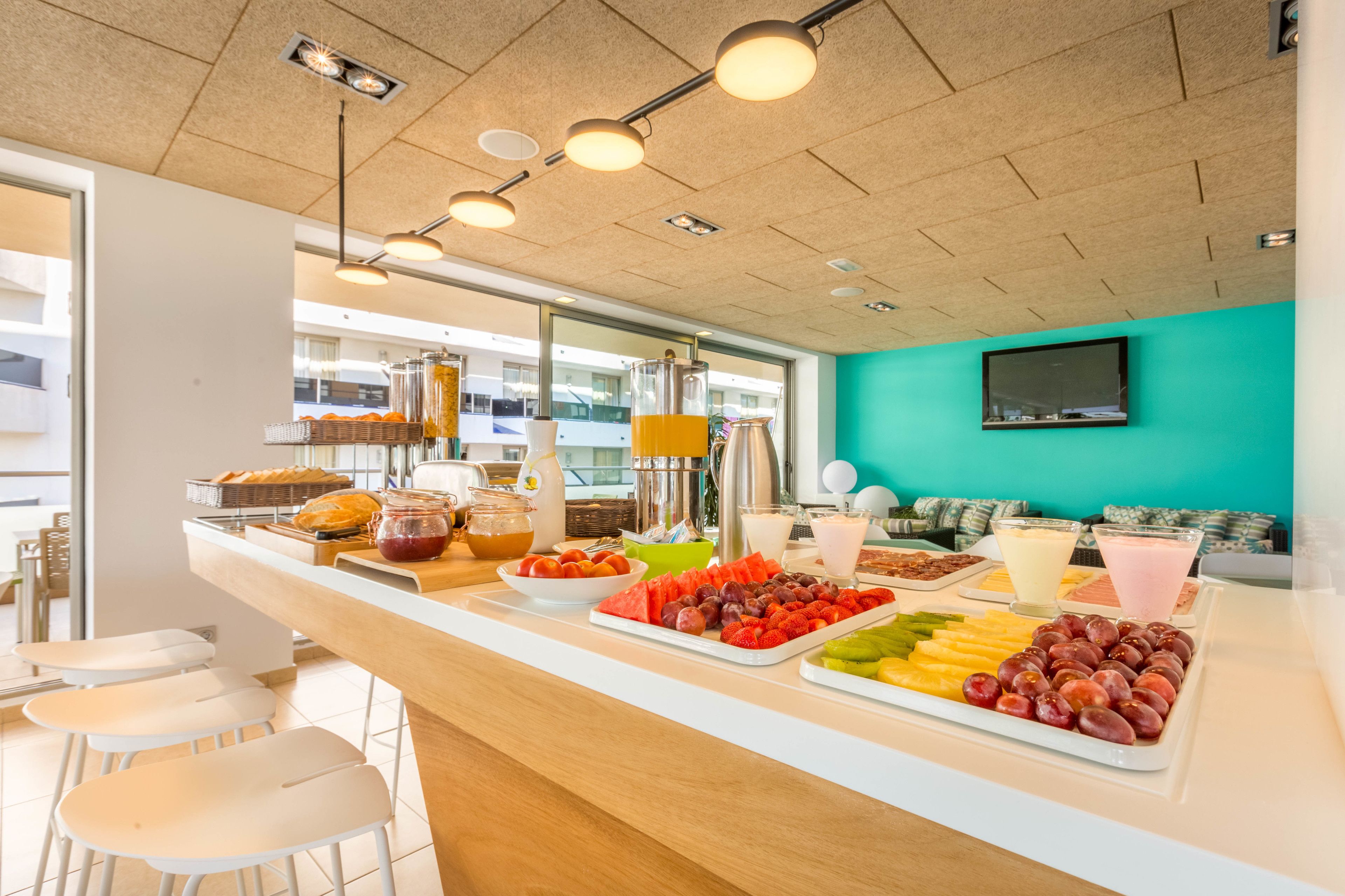 daily cooked-to-order breakfast (eur 12 per person)