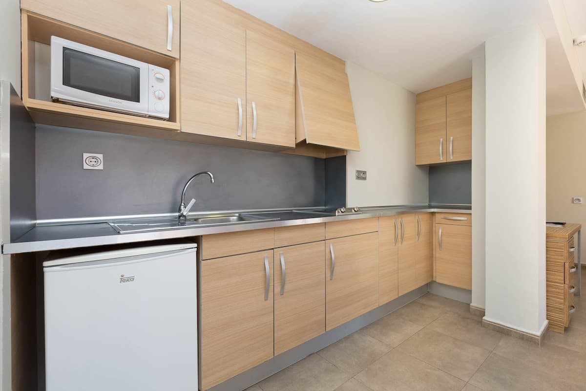 espresso maker, coffee/tea maker, electric kettle