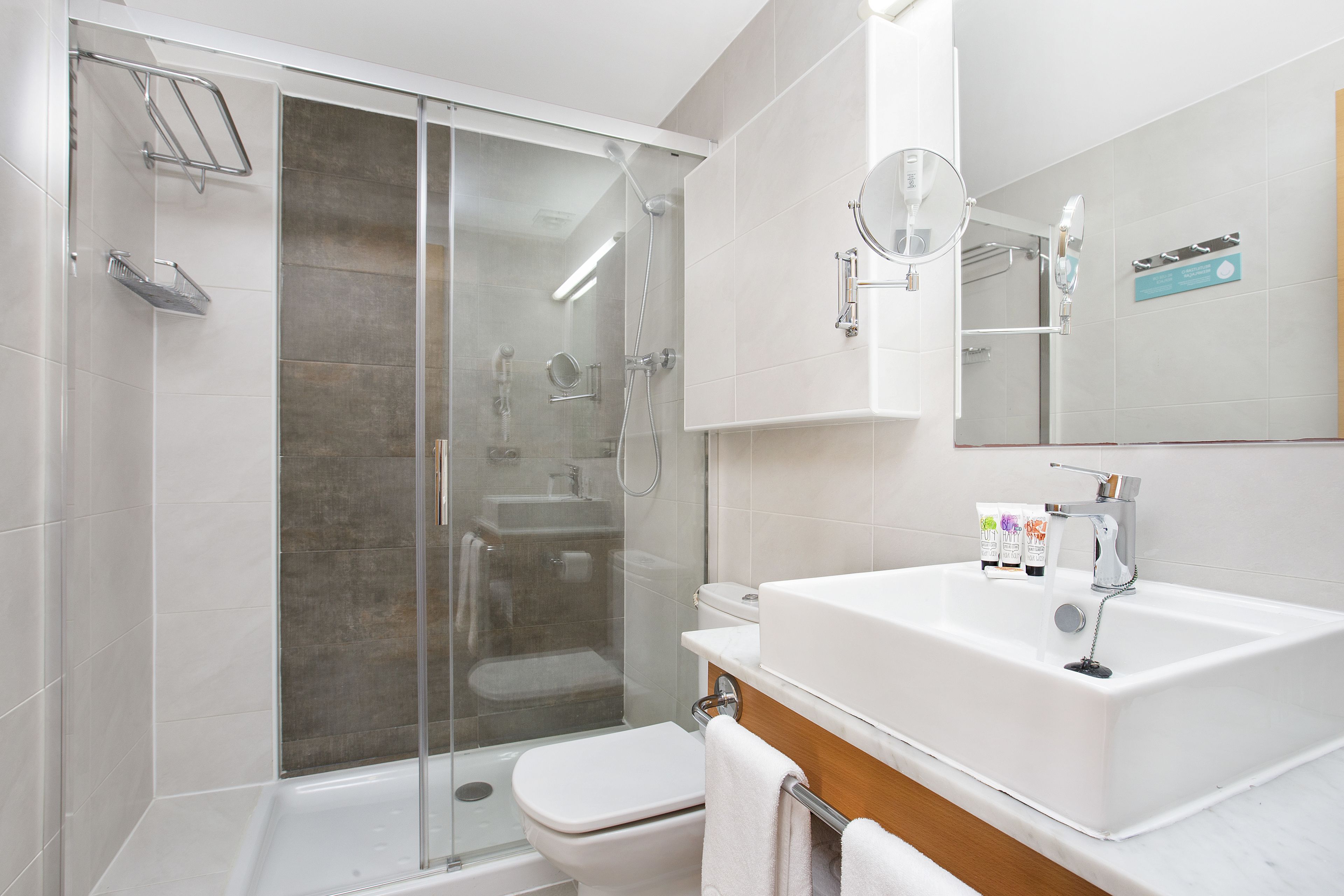 apartment, 2 bedrooms (6 people) | bathroom | shower, hair dryer, towels