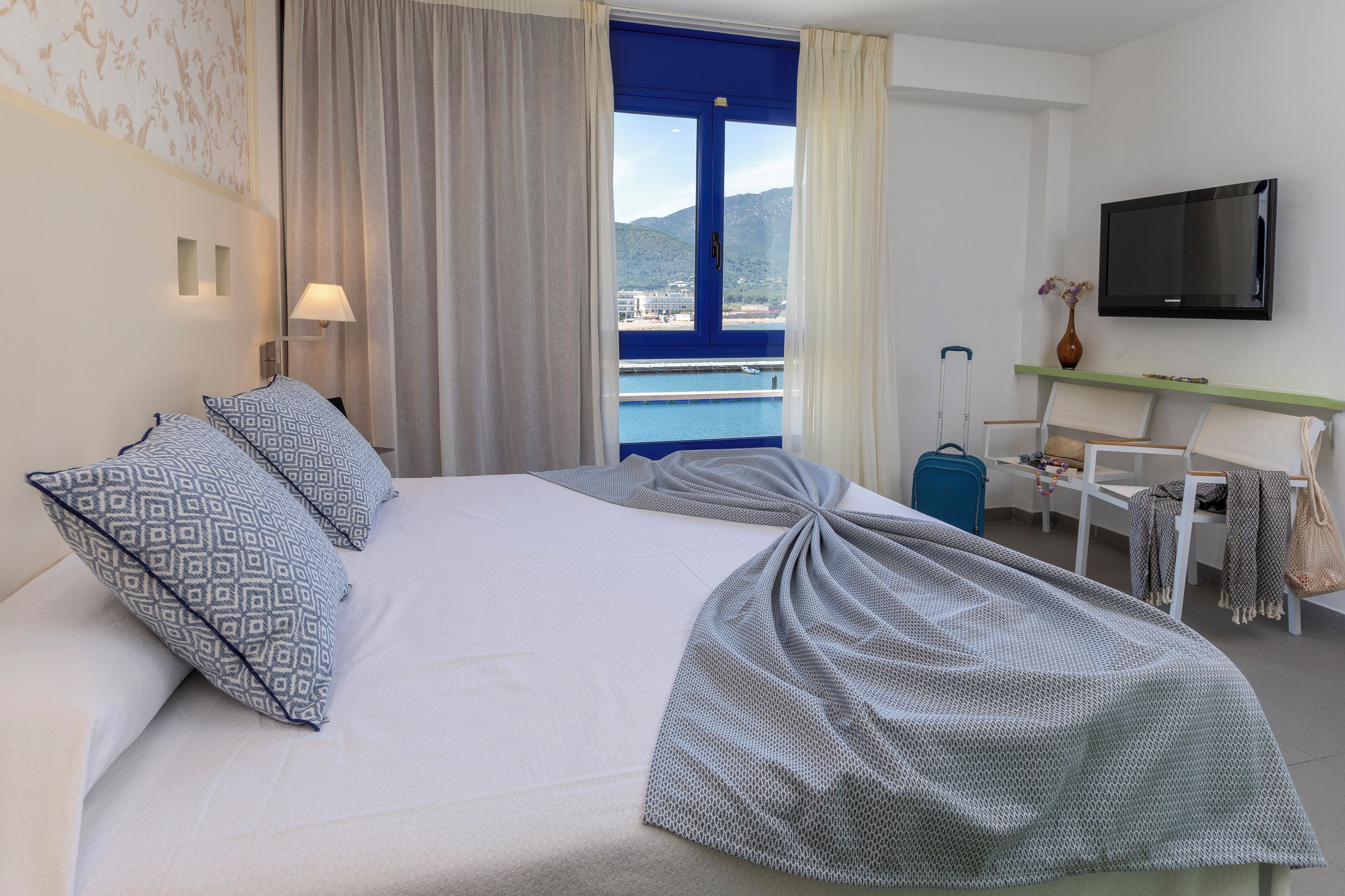 ダブルルーム シービュー | ミニバー、セーフティボックス (室内)、遮光カーテン、アイロン / アイロン台