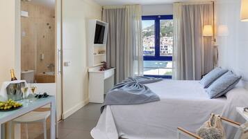 Double Room, Sea View | Minibar, in-room safe, blackout drapes, iron/ironing board