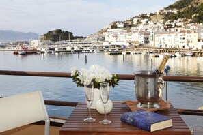 Familie-studiosuite | Utsikt mot strand/hav