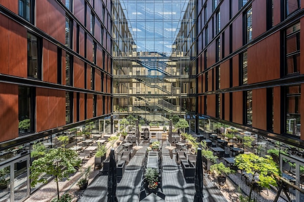 Petit déjeuner, déjeuner et dîner servis sur place