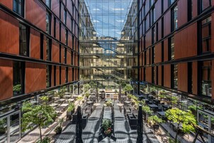 Kahvaltı, öğle yemeği ve akşam yemeği sunulur 