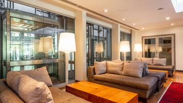 Frokost, lunsj og middag serveres