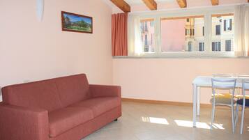 Appartement, 1 chambre, vue sur la montagne (Mansard) | Coffre-fort, lit de bébé (supplément), lit d’appoint (supplément)