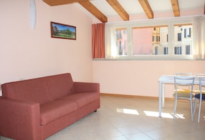 Departamento, 1 habitación, vista a la montaña (Mansard) | Caja de seguridad en la habitación, cunas, camas extra y wifi gratis 