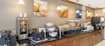 Comfort Inn & Suites Charleston Airport Convention Center